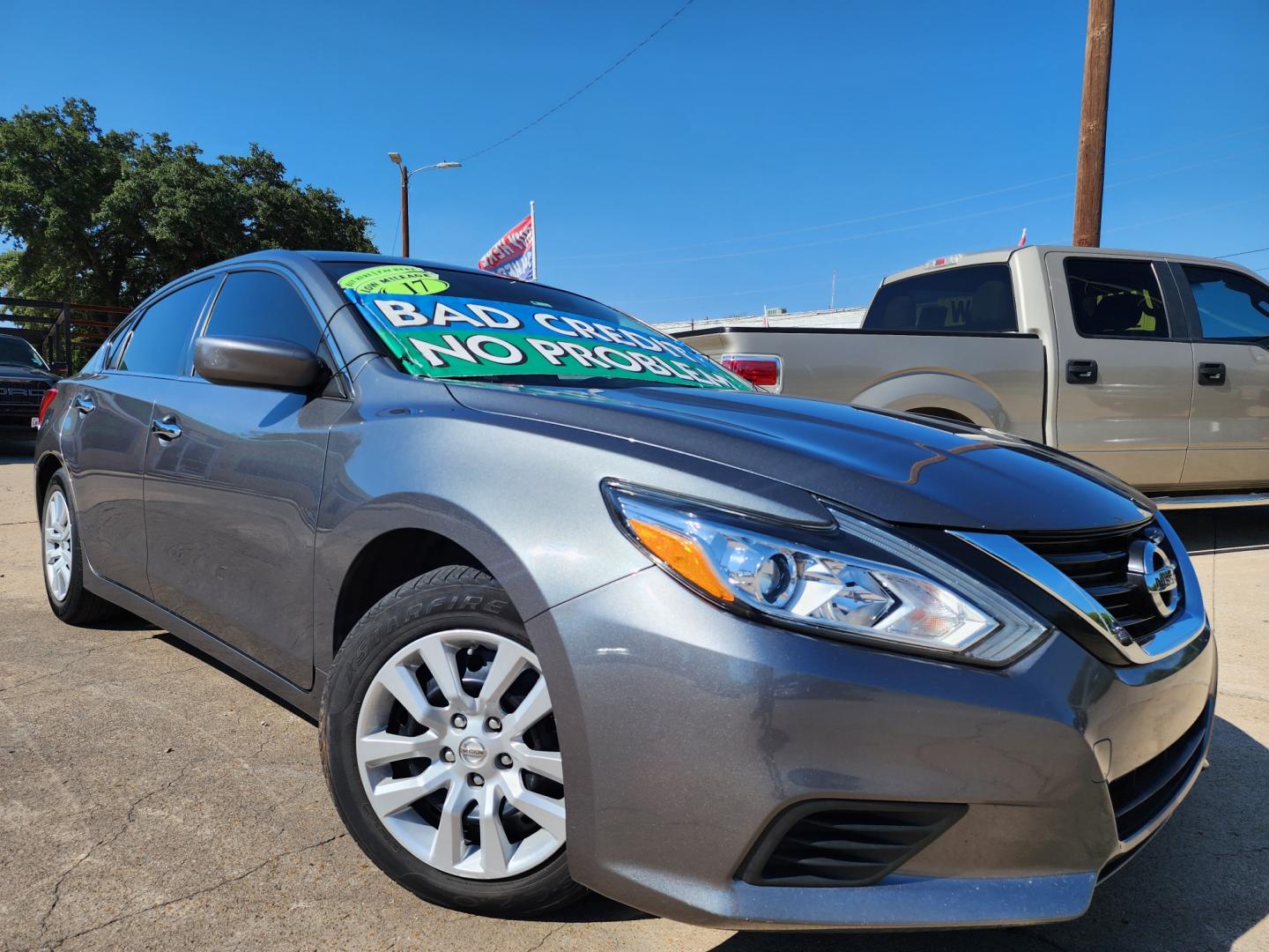 2017 Nissan Altima 2.5 S (1N4AL3AP1HN) with an 2.5L L4 DOHC 16V engine, CVT transmission, located at 2660 S.Garland Avenue, Garland, TX, 75041, (469) 298-3118, 32.885551, -96.655602 - Welcome to DallasAutos4Less, one of the Premier BUY HERE PAY HERE Dealers in the North Dallas Area. We specialize in financing to people with NO CREDIT or BAD CREDIT. We need proof of income, proof of residence, and a ID. Come buy your new car from us today!! This is a Very clean 2017 NISSAN ALTI - Photo#0